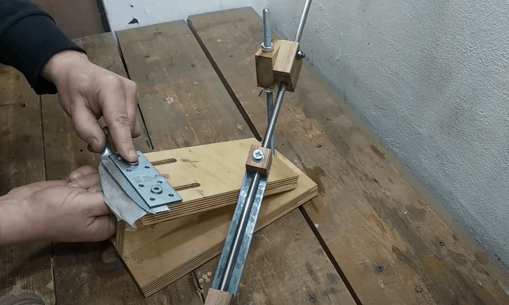https://www.luckybelly.com/wp-content/uploads/2020/11/Homemade-Sharpening-Jig-for-Knives-Scissors-and-Chisels.png
